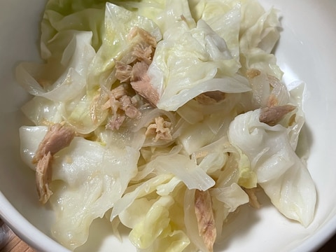 キャベツとツナの蒸し煮